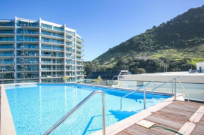Superb Elevated Views of Harbour with Heated Pool, Gym & Parking, Mt Maunganui